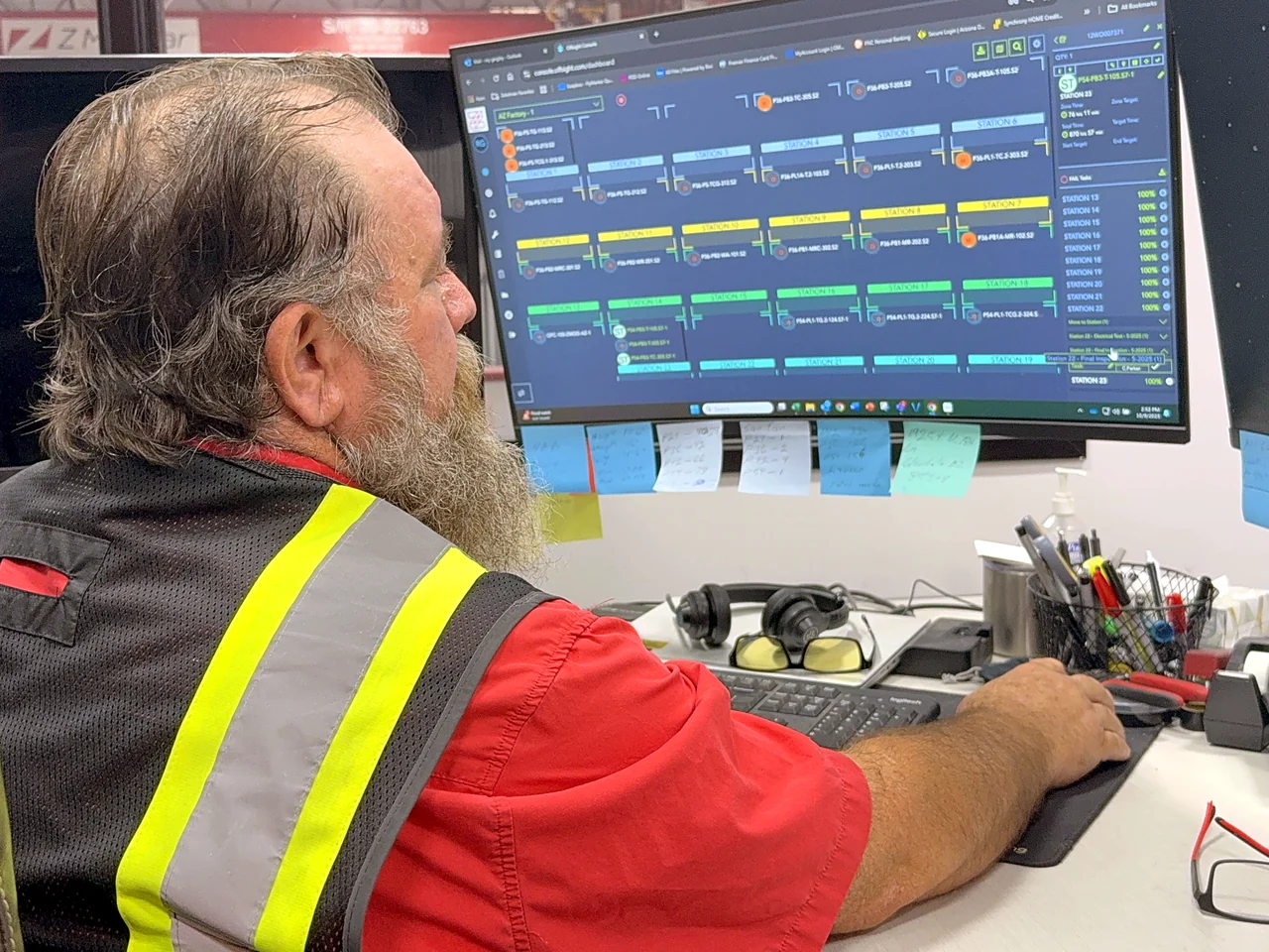 A Z Modular operator reviewing the Offsight production board at the line